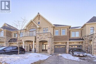 9 Dalbeattie Dr in Brampton, ON - Building Photo - Building Photo
