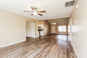 19643 N 12th Pl in Phoenix, AZ - Foto de edificio - Building Photo