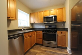 Cambridge Court in Pittsburgh, PA - Building Photo - Building Photo