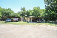 5747 McDavitt Rd in San Antonio, TX - Foto de edificio - Building Photo