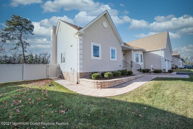 12 Cindy Ct in Howell, NJ - Building Photo - Building Photo