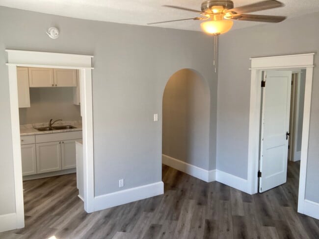 239 2nd Ave NE, Unit 6