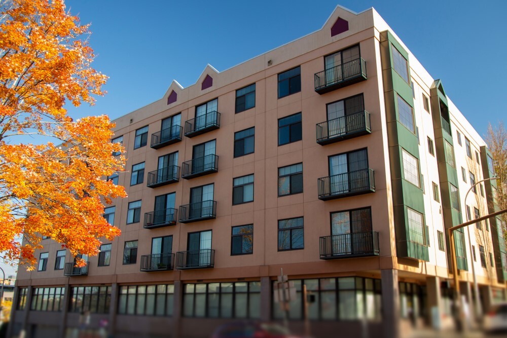 1415 SW Alder St, Unit 717 in Portland, OR - Building Photo