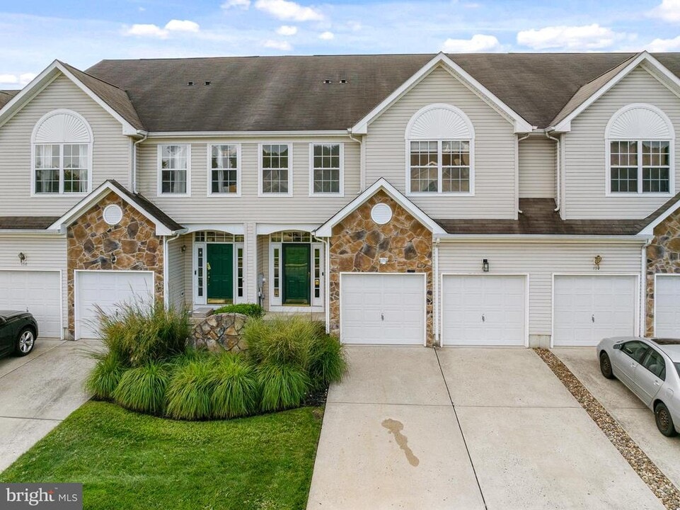 156 E Country Club Dr in Mount Holly, NJ - Building Photo