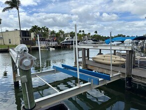 925 NE 26th Ave in Hallandale Beach, FL - Foto de edificio - Building Photo