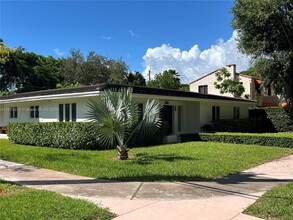 300 Camilo Ave in Coral Gables, FL - Foto de edificio - Building Photo