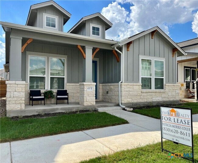property at 611 N Guenther Ave