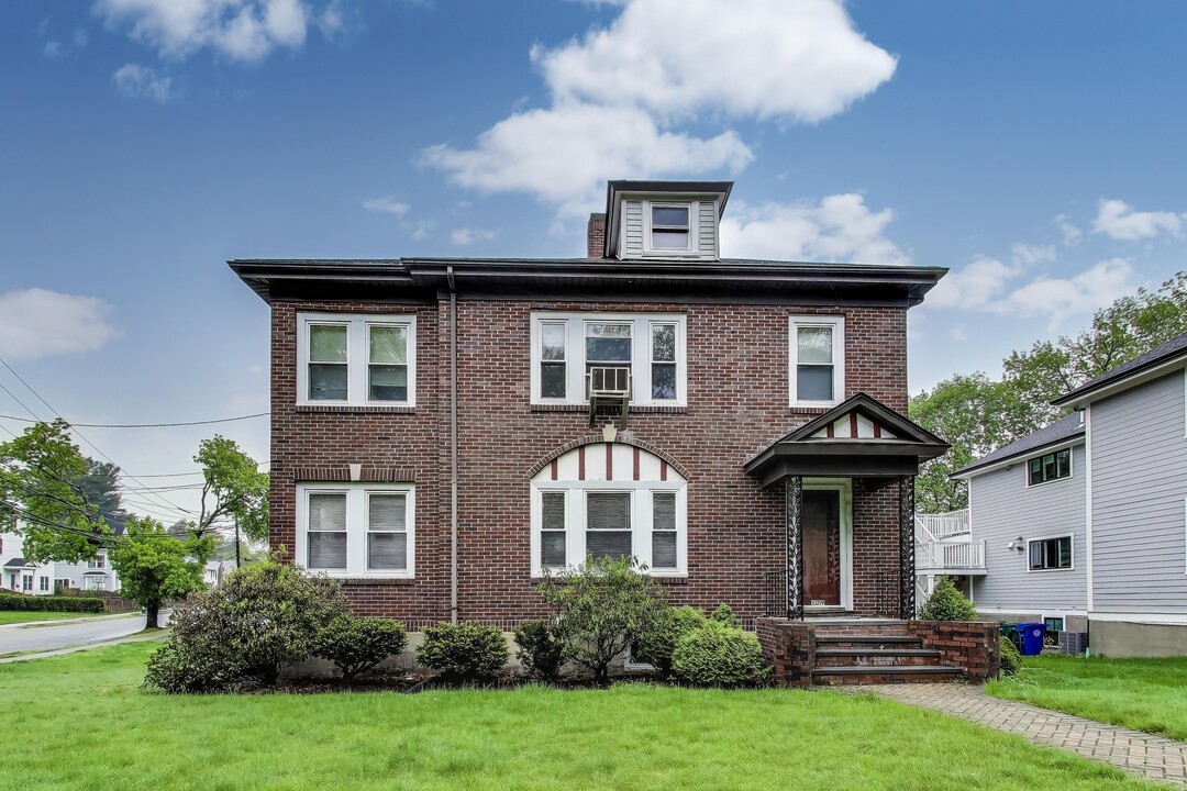 129 Oxford Rd, Unit 2 in Newton, MA - Building Photo