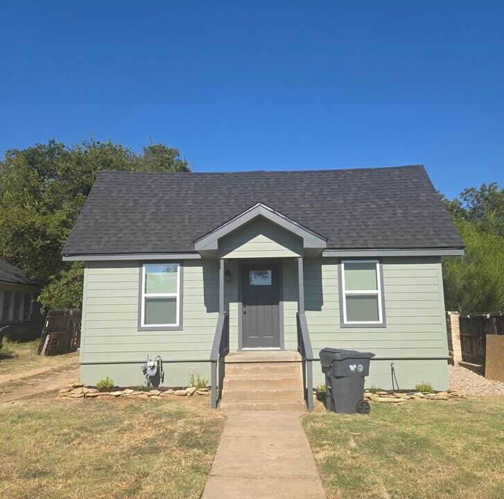 415 N 23rd St in Waco, TX - Building Photo
