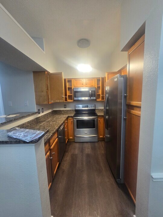 31 High St, Unit 3103 in East Hartford, CT - Building Photo