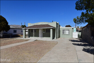 4425 La Luz Ave in El Paso, TX - Building Photo - Building Photo