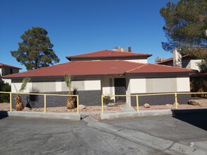 5282 S Maryland Pky, Unit A in Las Vegas, NV - Building Photo - Building Photo