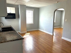 327 Rockdale Rd in Follansbee, WV - Building Photo - Building Photo