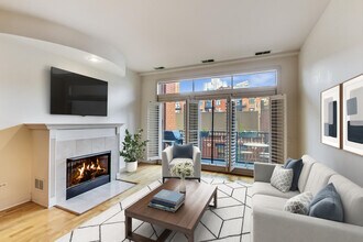 330 N Clinton St in Chicago, IL - Building Photo - Building Photo