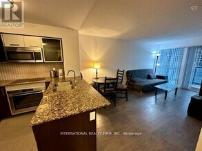 5162 Yonge St in Toronto, ON - Building Photo - Building Photo