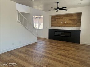 8725 Russet Hills Ct in Las Vegas, NV - Building Photo - Building Photo