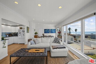 118 7th St in Manhattan Beach, CA - Building Photo - Building Photo