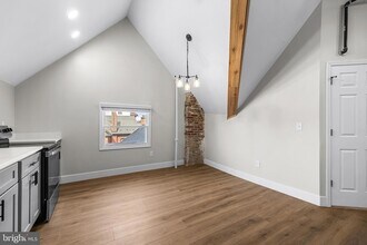 320 W King St, Unit 4 in East Berlin, PA - Building Photo - Building Photo