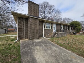 3 Bristol Dr in Taylors, SC - Building Photo - Building Photo