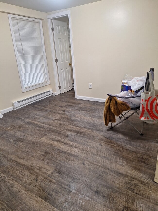 59 Chapman St, Unit Apt #3 in Willimantic, CT - Foto de edificio - Building Photo