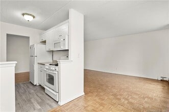 27 Northill St in Stamford, CT - Building Photo - Building Photo