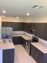 157 NE 27th Terrace in Homestead, FL - Building Photo - Building Photo
