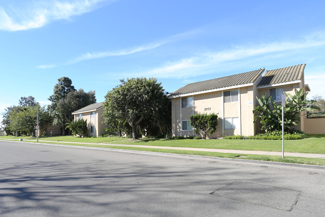 Woodcrest Apartments in Oxnard, CA - Building Photo