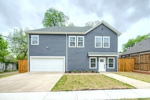 North Oak Cliff home 2 miles from Bishop A in Dallas, TX - Building Photo