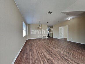 101 Long Prairie Dr in Forney, TX - Foto de edificio - Building Photo