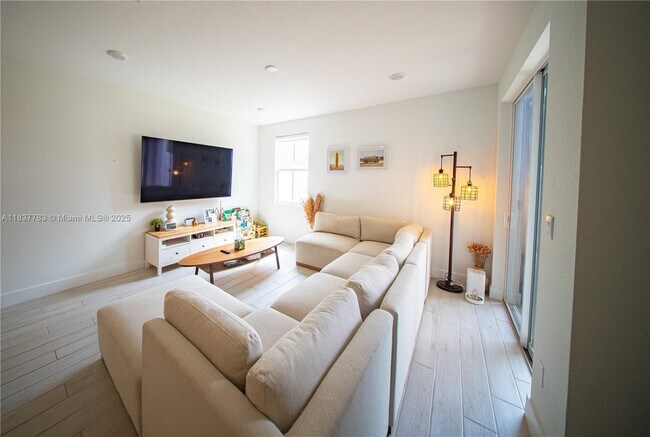 138 SW 171st Terrace in Pembroke Pines, FL - Building Photo - Building Photo