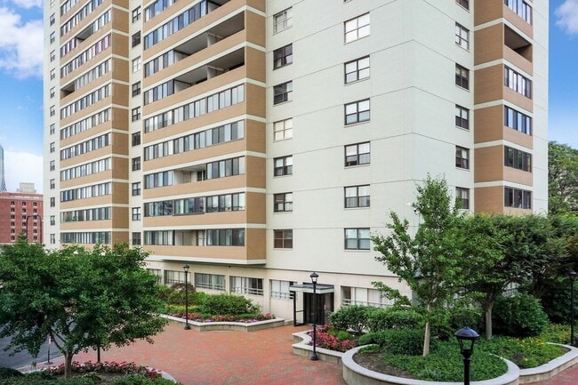 6 Whittier Pl, Unit 12H in Boston, MA - Building Photo - Building Photo
