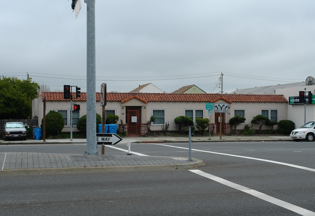 960 El Camino Real in San Bruno, CA - Building Photo