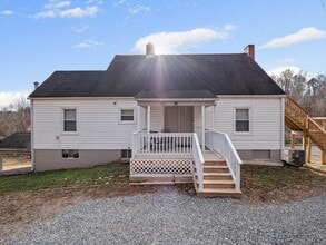 945 S Main St in Rocky Mount, VA - Building Photo - Building Photo