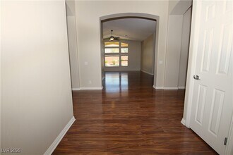 6064 W Alpine Estates Cir in Las Vegas, NV - Building Photo - Building Photo