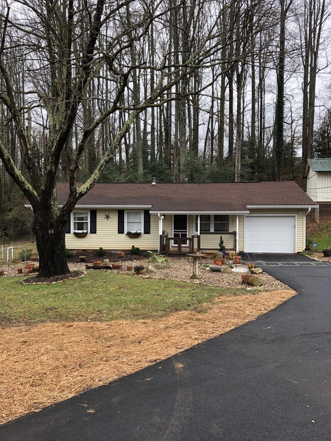 property at 940 Glenn Bridge Rd SE