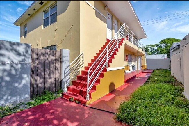 property at 1006 10th St