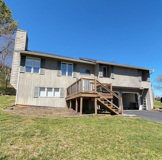 property at 5 Gatewood Dr