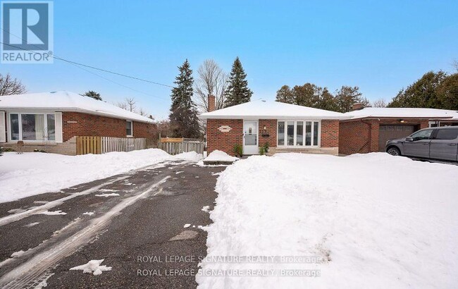 357 Rossland Rd E in Oshawa, ON - Building Photo - Building Photo