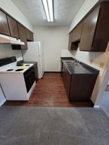 7320 Sunset Strip Ave NW in North Canton, OH - Building Photo