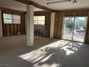 374 Connecticut St in Fort Myers Beach, FL - Foto de edificio - Building Photo