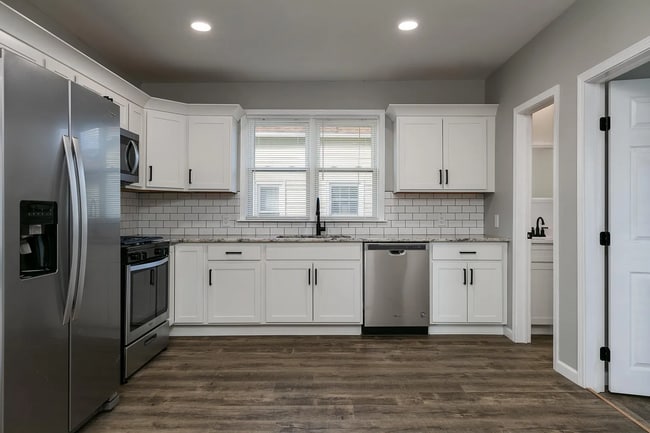 318 Bronson St, Unit 101 in Painted Post, NY - Foto de edificio - Building Photo