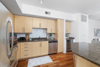 54 Rainey St, Unit 409 in Austin, TX - Building Photo - Building Photo