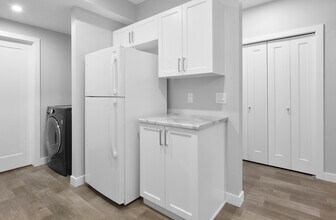 1374 Erker Cres NW in Edmonton, AB - Building Photo - Building Photo