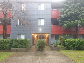 Beverly Manor in Vancouver, BC - Building Photo