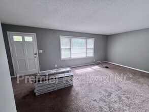 4753 Eastwin Dr in Winston-Salem, NC - Building Photo - Building Photo