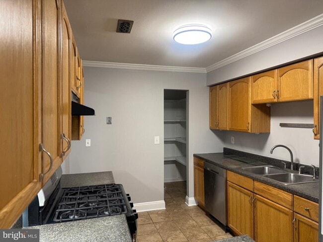 property at 10 Carob Ct