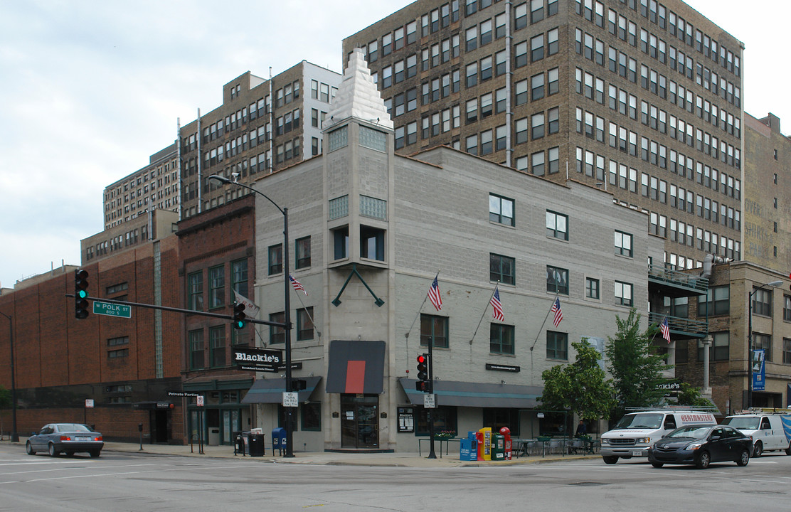 755 S Clark St in Chicago, IL - Building Photo