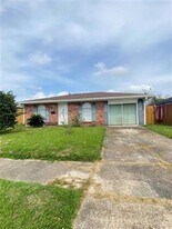 1157 Beechwood Dr in Harvey, LA - Building Photo