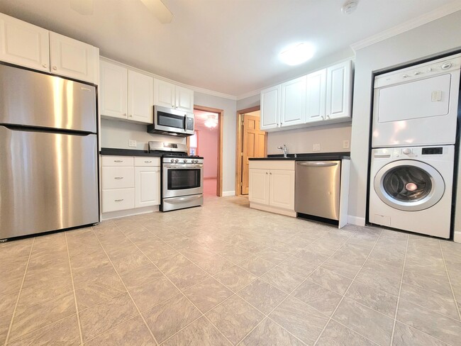 22 Gladstone St, Unit 1T
