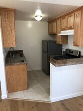 29 W Bort St, Unit 5 in Long Beach, CA - Foto de edificio - Building Photo